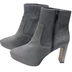 NEW WHITE HOUSE BLACK MARKET Suede Ankle Boots Women's size 9.5 Grey Tan Comfort