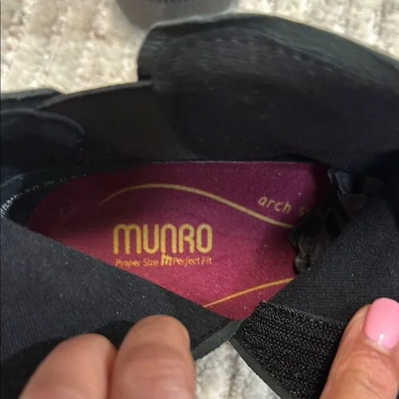 New Munro Women's Scout Black Leather Boots Sz 9 N