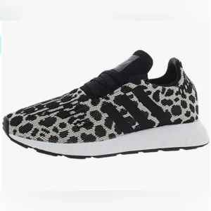 🐆NIB ADIDAS SWIFT RUN SHOES