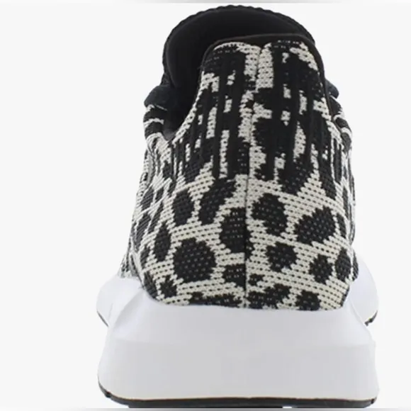 🐆NIB ADIDAS SWIFT RUN SHOES