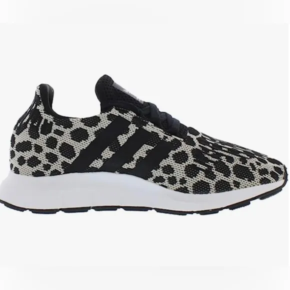 🐆NIB ADIDAS SWIFT RUN SHOES