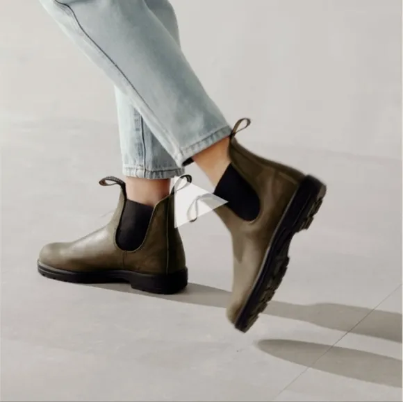 NIB Blundstones Classic Chelseas Olive Green 8.5 Us Womens