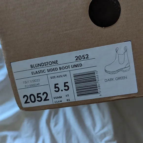 NIB Blundstones Classic Chelseas Olive Green 8.5 Us Womens