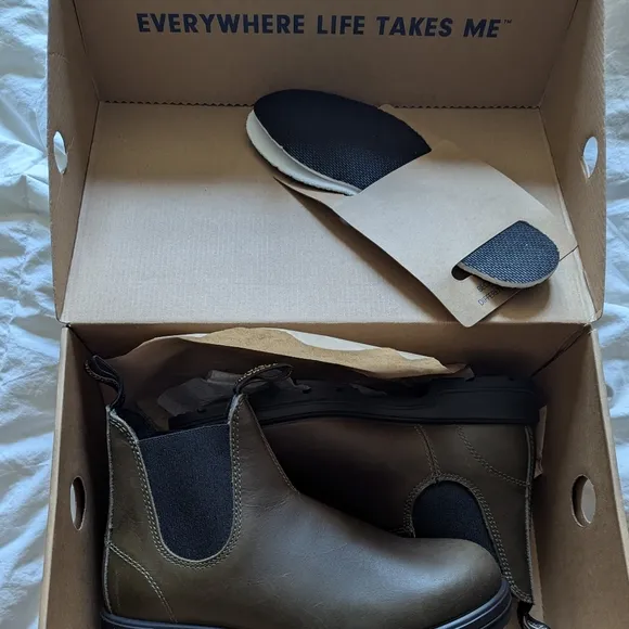 NIB Blundstones Classic Chelseas Olive Green 8.5 Us Womens