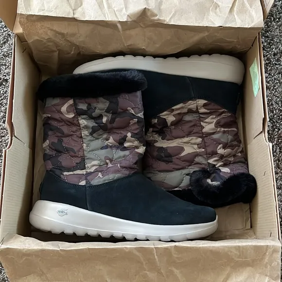 NIB Skechers Go Walk Boots, Black Camo On the Go Joy, Size 8, #16619 Goga Mat