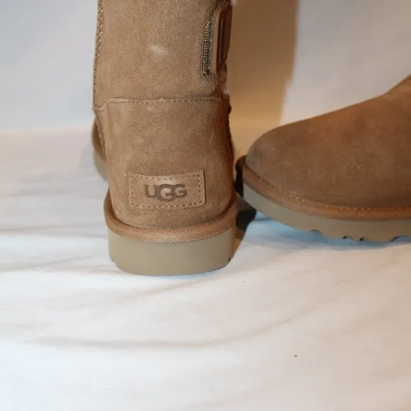 NIB UGG WOMEN'S MINI BUCKLE LOGO SUEDE‎ SHEARLING LINED ANKLE BOOTS CHESTNUT