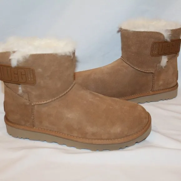 NIB UGG WOMEN'S MINI BUCKLE LOGO SUEDE‎ SHEARLING LINED ANKLE BOOTS CHESTNUT