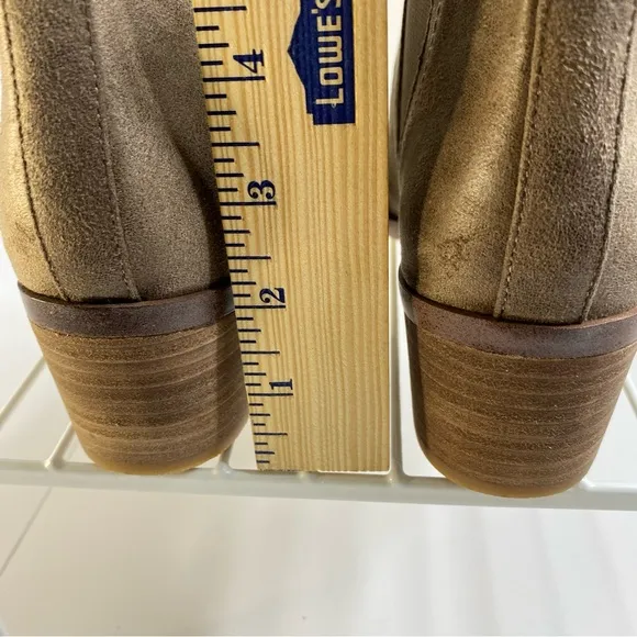 NIB Women’s Report Zerega Brown Silver Chain Pointed Toe Ankle Bootie’s Size 8.5