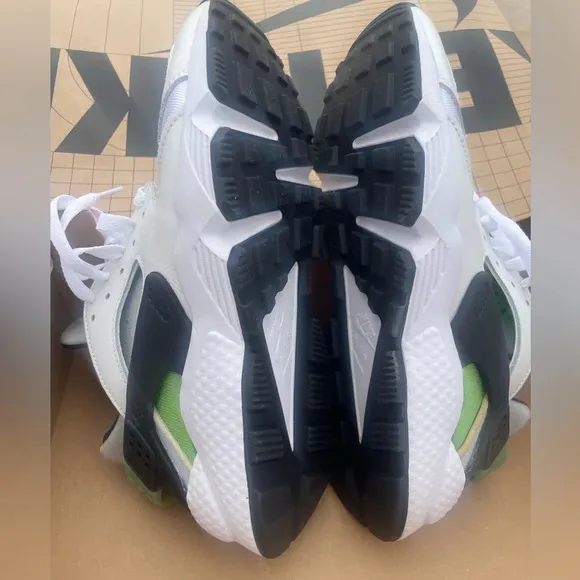 🆕Nike Air Huarache Women's Shoes Size 8.5 NIB White/Wolf Grey/Chlorophyll/Black