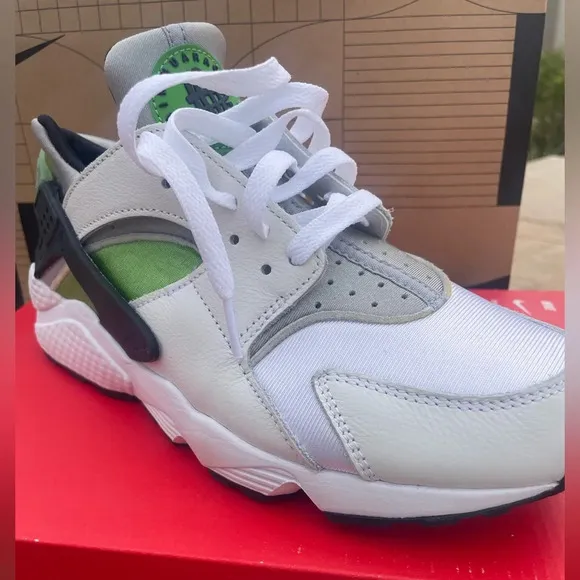 🆕Nike Air Huarache Women's Shoes Size 8.5 NIB White/Wolf Grey/Chlorophyll/Black