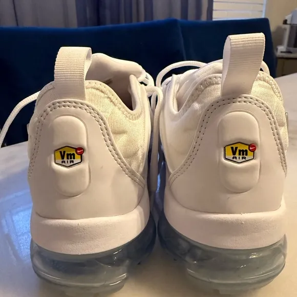 Nike Air Max Kids White Nike Shoes size 6Youtb