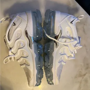 Nike Air Max Kids White Nike Shoes size 6Youtb
