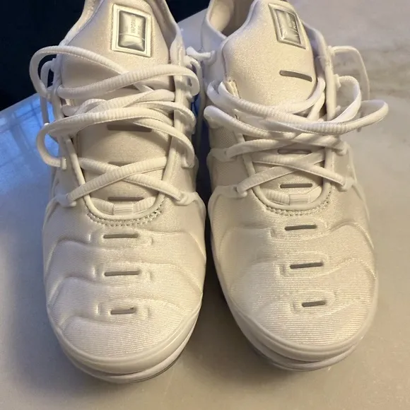 Nike Air Max Kids White Nike Shoes size 6Youtb