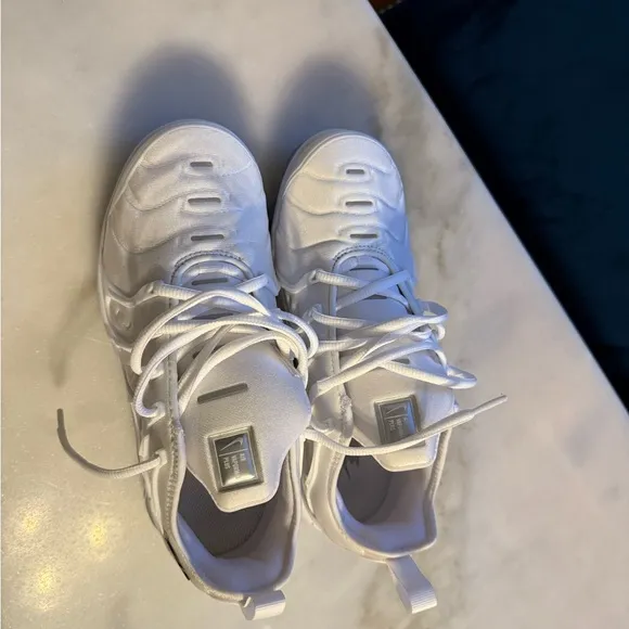 Nike Air Max Kids White Nike Shoes size 6Youtb