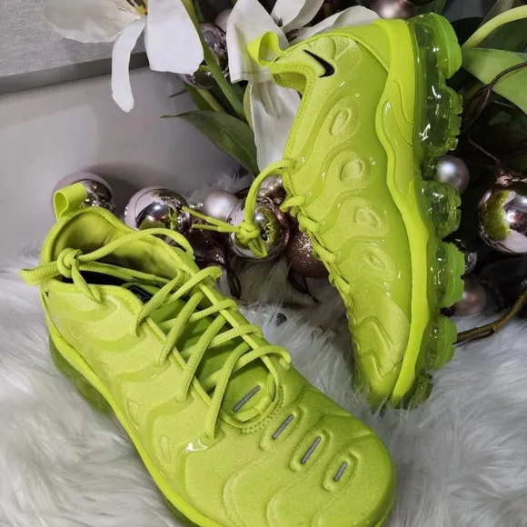 Nike Air VaporMax PlusWomen  new