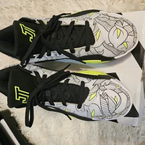 Nike Athletic Shoes Black and Neon Yellow