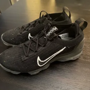 Nike Black Vapormax flyknit sneakers