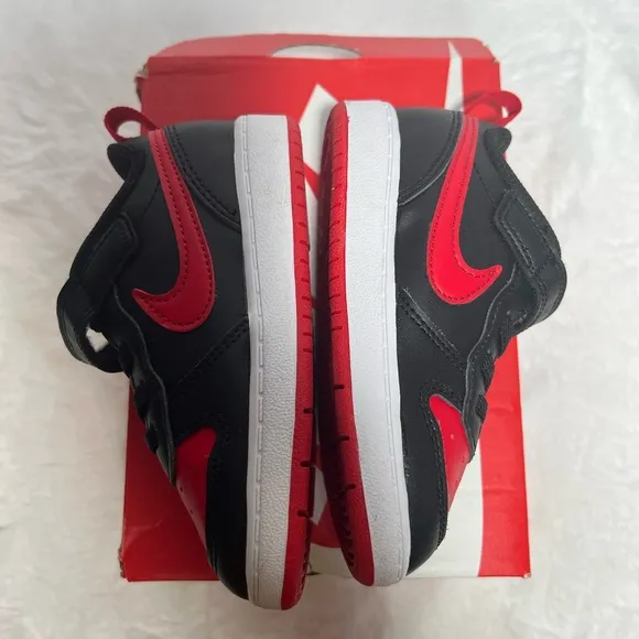 Nike Court Borough Low 2 Toddler Kids Sneaker Shoes Black and Red Shoe size 8c