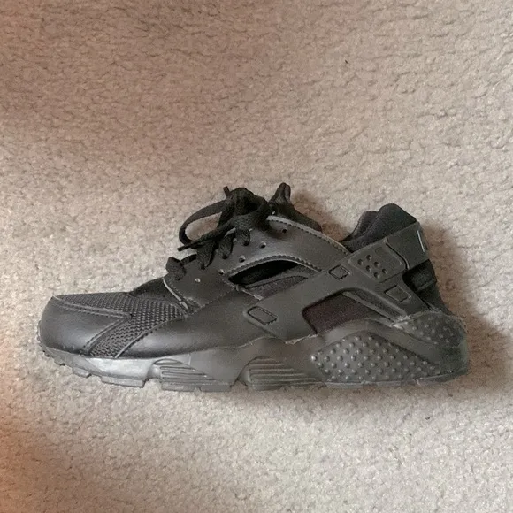 Nike Huarache Running shoes. Like new, w/o box. 100% authentic. Unisex.