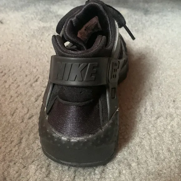 Nike Huarache Running shoes. Like new, w/o box. 100% authentic. Unisex.