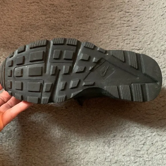 Nike Huarache Running shoes. Like new, w/o box. 100% authentic. Unisex.