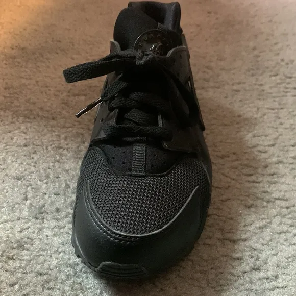 Nike Huarache Running shoes. Like new, w/o box. 100% authentic. Unisex.