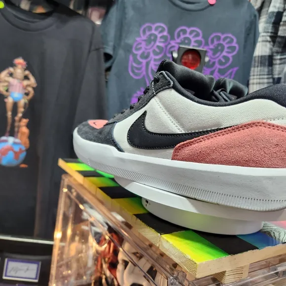Nike Kids SB Dunk Low - Black and Pink