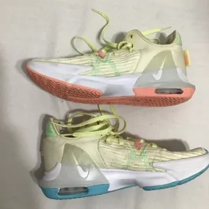 NIKE LeBron Witness 6 Easter 2022 Coconut Milk Polarized Basketball Shoes CZ4053
