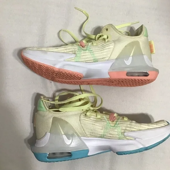 NIKE LeBron Witness 6 Easter 2022 Coconut Milk Polarized Basketball Shoes CZ4053