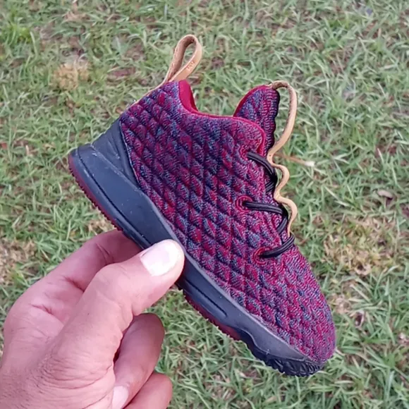 NIKE LEBRON XV (TD) TODDLER 922809-300 (7C)