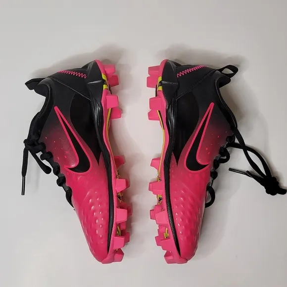 NIKE Pink and black Hyperdiamond FastFlex Softball/ soccer cleats shoes Size 1