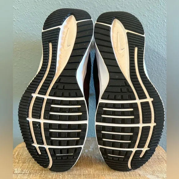 Nike Quest 4 Women's Running Shoes Sz 8.5