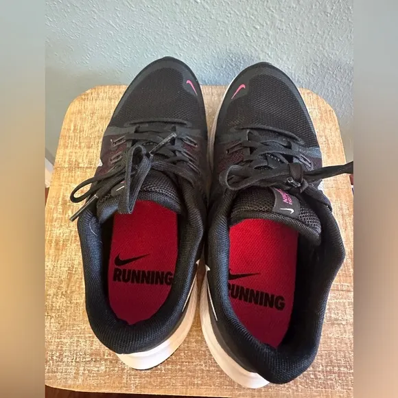 Nike Quest 4 Women's Running Shoes Sz 8.5