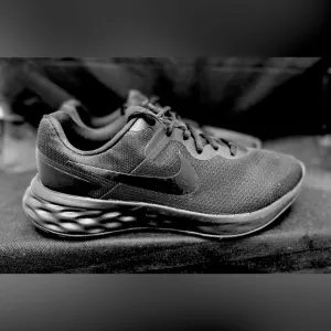 Nike Revolution 6 Triple Black Running Shoe DC3728-001 Men’s Size 10.5