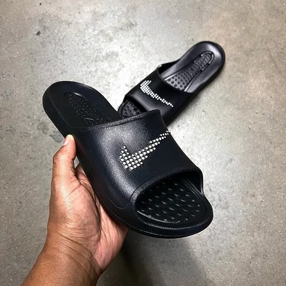 NIKE VICTORI ONE SHOWER SLIDE WHITE BLACK WATER PROOF WATERPROOF