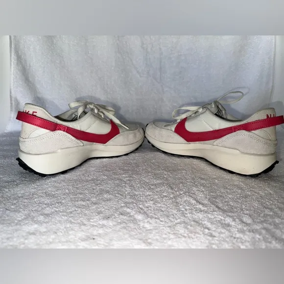 Nike Waffle Debut Women shoes.