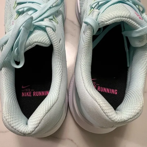 Nike Women’s run swift 3 in Glacier Blue/Metallic. Size 7.5 NWT in box.