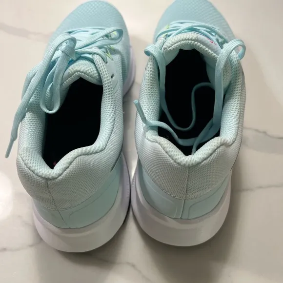 Nike Women’s run swift 3 in Glacier Blue/Metallic. Size 7.5 NWT in box.