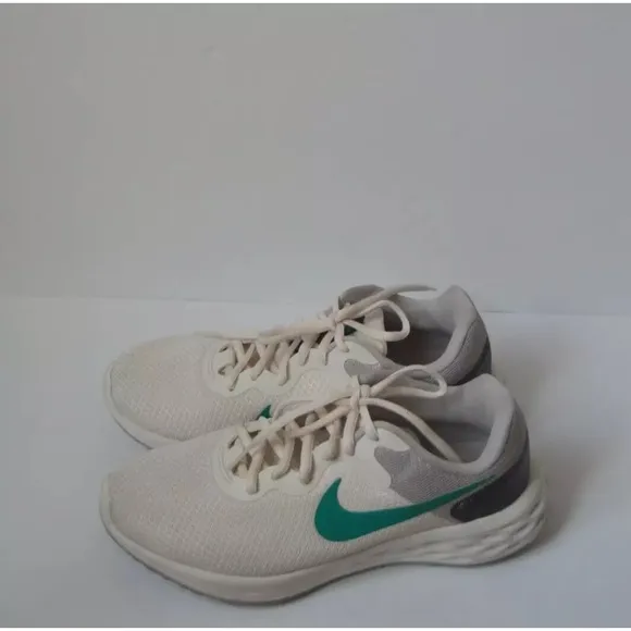 Nike Women’s Sz 7 White Sneakers Running Revolution 6 Next Nature Shoes