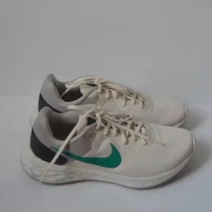 Nike Women’s Sz 7 White Sneakers Running Revolution 6 Next Nature Shoes