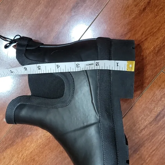 NWB Tretorn rain boots