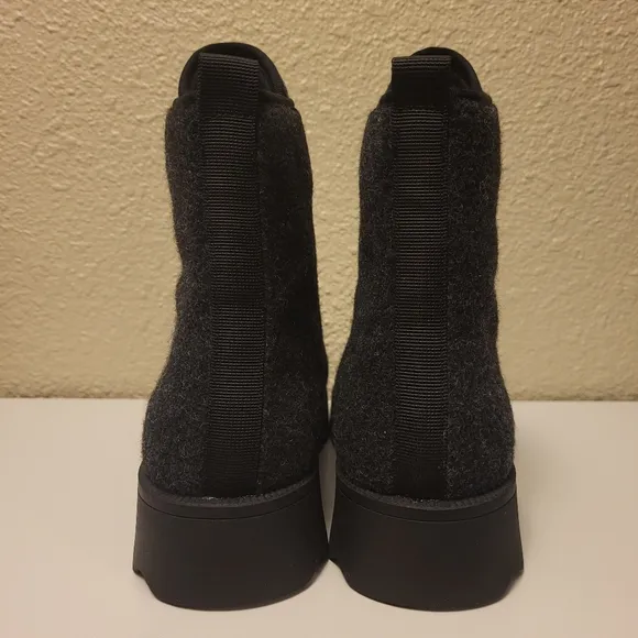 NWOB Aerosoles Charcoal Black Steph Sport Lace Up Boots Size 9