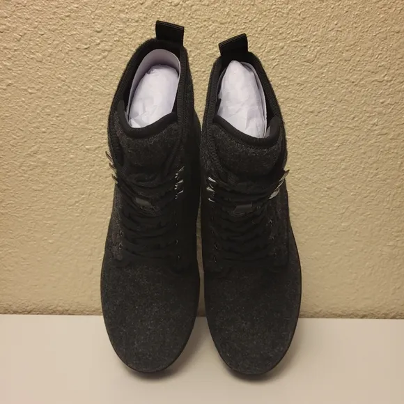 NWOB Aerosoles Charcoal Black Steph Sport Lace Up Boots Size 9