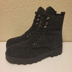 NWOB Aerosoles Charcoal Black Steph Sport Lace Up Boots Size 9