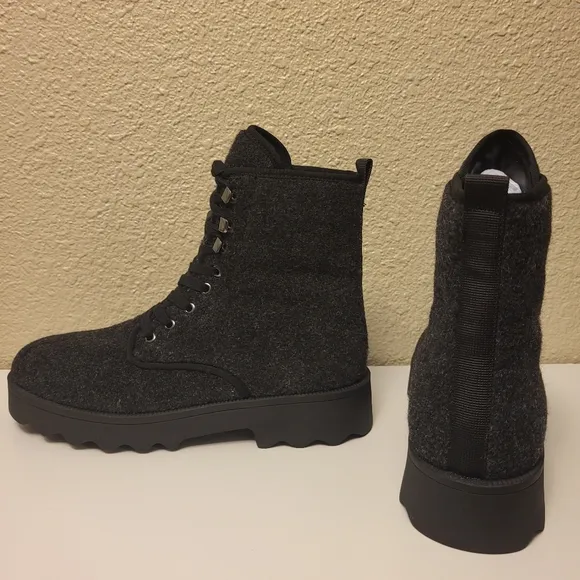 NWOB Aerosoles Charcoal Black Steph Sport Lace Up Boots Size 9