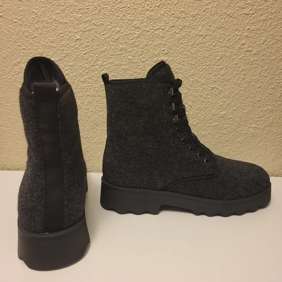 NWOB Aerosoles Charcoal Black Steph Sport Lace Up Boots Size 9