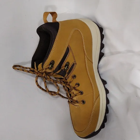 NWOB Avalanche Camel Steep Lace Up Hiking Boots Womens Size 7.5