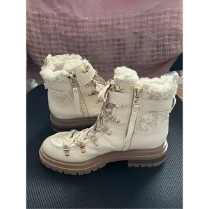 NWOB Circus by Sam Edelman Women 7.5 Hiker Boots Modern Ivory Gretchen Shearling