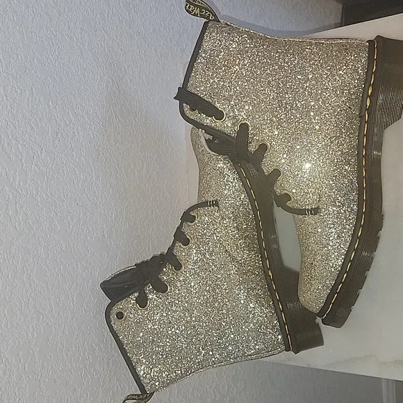 NWOB Dr Martens Farrah 1460 Gold Chunky Glitter Boots Women’s 9