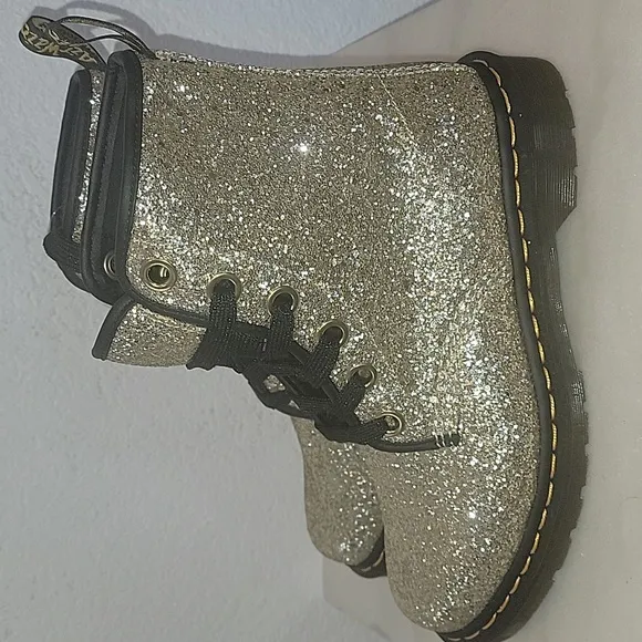 NWOB Dr Martens Farrah 1460 Gold Chunky Glitter Boots Women’s 9